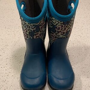 Bogs Kids Blue Leopard Print Boots